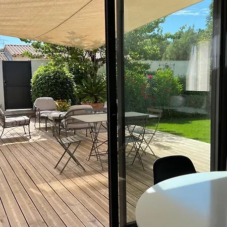 Petite Maison De Standing Les Angles (Gard)